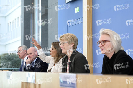 Bundespressekonferenz Vorstellung des Frühjahrsgutachten 2024 in Berlin