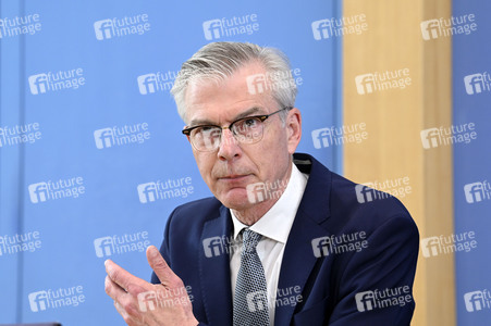 Bundespressekonferenz Vorstellung des Frühjahrsgutachten 2024 in Berlin
