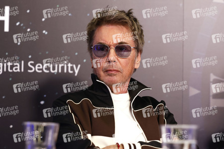 Pressekonferenz zur Eröffnung vom Starmus VII Festival in Bratislava