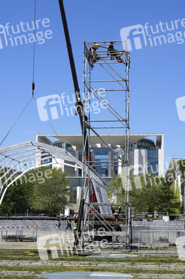 Bühnenaufbauarbeiten für das Demokratiefest in Berlin