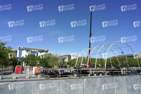 Bühnenaufbauarbeiten für das Demokratiefest in Berlin