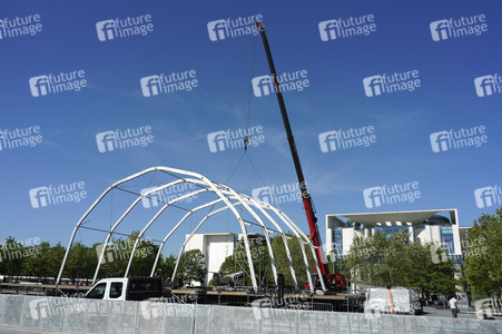 Bühnenaufbauarbeiten für das Demokratiefest in Berlin