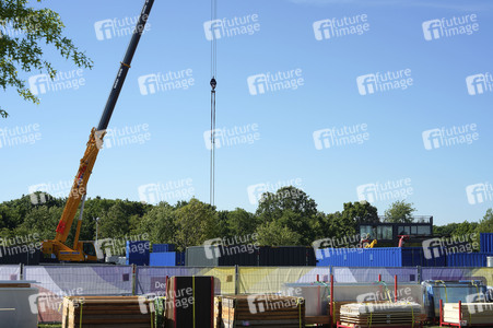 Bühnenaufbauarbeiten für das Demokratiefest in Berlin