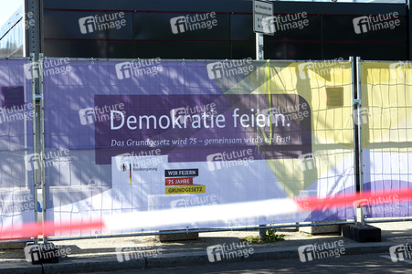 Bühnenaufbauarbeiten für das Demokratiefest in Berlin