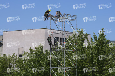 Bühnenaufbauarbeiten für das Demokratiefest in Berlin