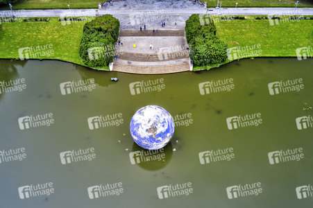 Kunstinstallation Floating Earth in Hannover