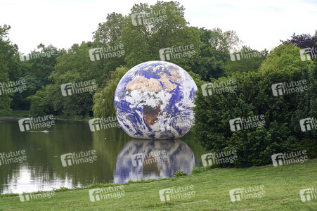 Kunstinstallation Floating Earth in Hannover