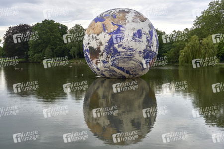 Kunstinstallation Floating Earth in Hannover