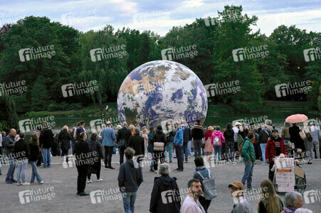 Kunstinstallation Floating Earth in Hannover