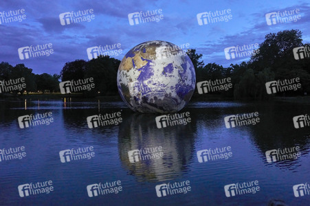 Kunstinstallation Floating Earth in Hannover