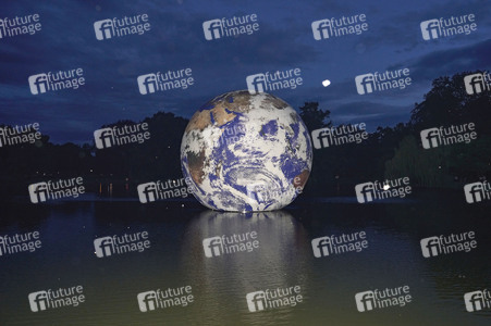 Kunstinstallation Floating Earth in Hannover