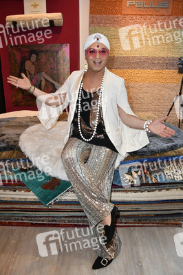 Carpet Lounge Berlin x Julian F.M. Stoeckel in Berlin