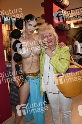 Carpet Lounge Berlin x Julian F.M. Stoeckel in Berlin