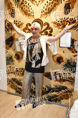 Carpet Lounge Berlin x Julian F.M. Stoeckel in Berlin