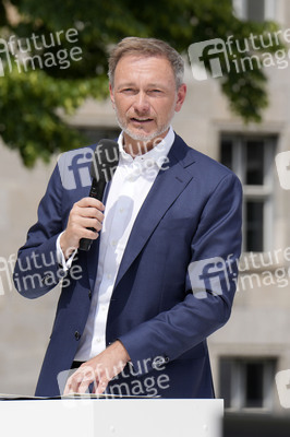 Präsentation des Sonderpostwertzeichens und der 11-Euro-Sammlermünze UEFA Fußball-Europameisterschaft 2024 in Berlin