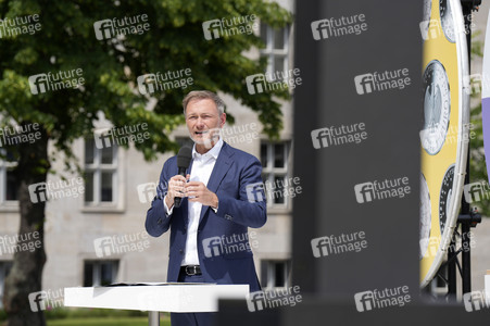 Präsentation des Sonderpostwertzeichens und der 11-Euro-Sammlermünze UEFA Fußball-Europameisterschaft 2024 in Berlin