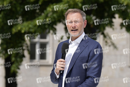 Präsentation des Sonderpostwertzeichens und der 11-Euro-Sammlermünze UEFA Fußball-Europameisterschaft 2024 in Berlin