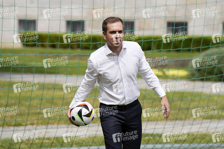 Präsentation des Sonderpostwertzeichens und der 11-Euro-Sammlermünze UEFA Fußball-Europameisterschaft 2024 in Berlin