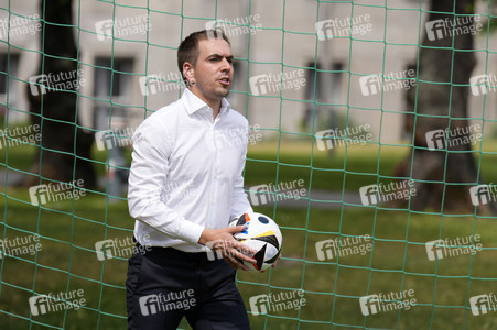 Präsentation des Sonderpostwertzeichens und der 11-Euro-Sammlermünze UEFA Fußball-Europameisterschaft 2024 in Berlin