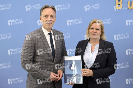 Bundespressekonferenz Fallzahlen für die Politisch Motivierte Kriminalität (PMK) 2023 in Berlin