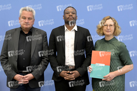 Bundespressekonferenz Jahresstatistik 2023 zu rechter und rassistischer Gewalt in Berlin