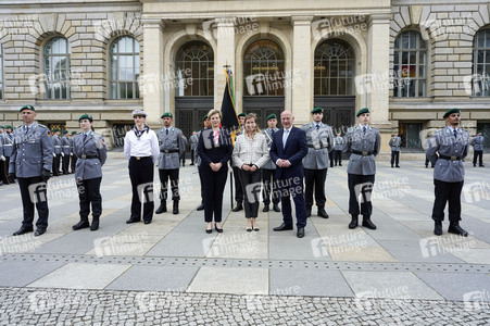 Feierliches Gelöbnis von Soldatinnen und Soldaten der Bundeswehr in Berlin