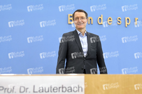 Bundespressekonferenz Kabinettsbeschluss zum Versorgungsstärkungsgesetz in Berlin
