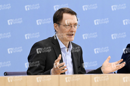 Bundespressekonferenz Kabinettsbeschluss zum Versorgungsstärkungsgesetz in Berlin