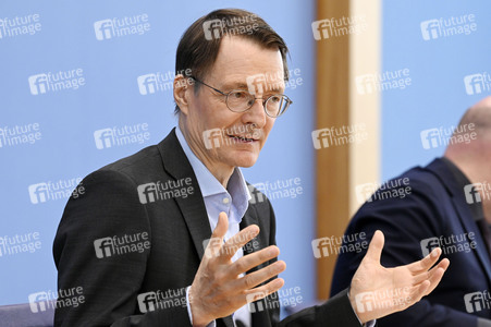 Bundespressekonferenz Kabinettsbeschluss zum Versorgungsstärkungsgesetz in Berlin