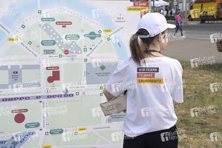 Demokratiefest zu 75 Jahren Grundgesetz in Berlin