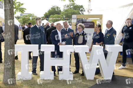 Demokratiefest zu 75 Jahren Grundgesetz in Berlin