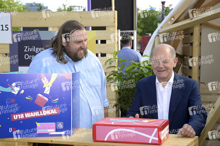 Demokratiefest zu 75 Jahren Grundgesetz in Berlin