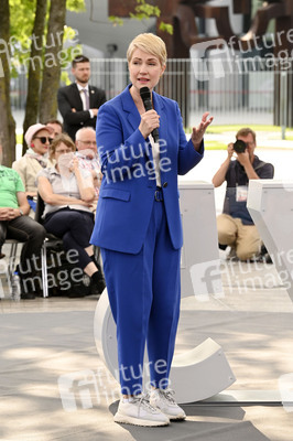 Demokratiefest zu 75 Jahren Grundgesetz in Berlin