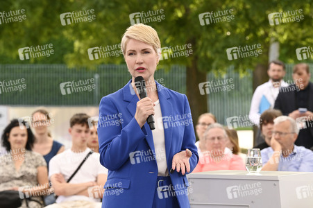 Demokratiefest zu 75 Jahren Grundgesetz in Berlin