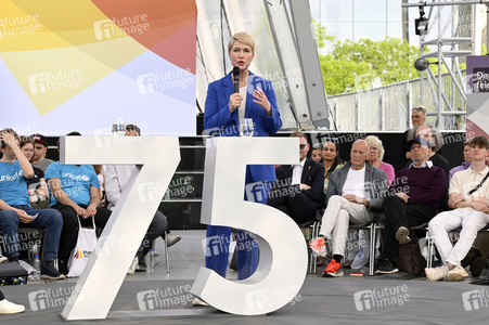 Demokratiefest zu 75 Jahren Grundgesetz in Berlin