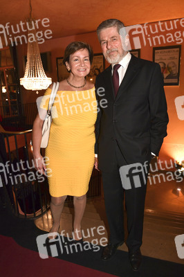 Theaterpremiere 'Die Kehrseite der Medaille' in München