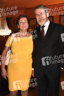 Theaterpremiere 'Die Kehrseite der Medaille' in München