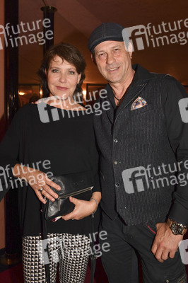 Theaterpremiere 'Die Kehrseite der Medaille' in München