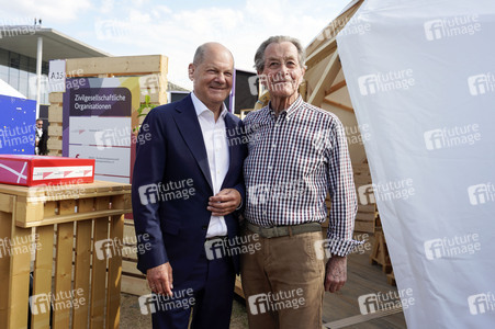 Demokratiefest zu 75 Jahren Grundgesetz in Berlin