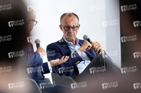 Demokratiefest zu 75 Jahren Grundgesetz in Berlin