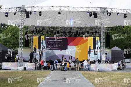 Demokratiefest zu 75 Jahren Grundgesetz in Berlin