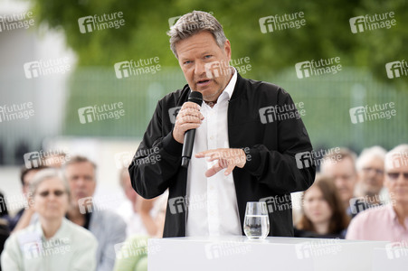 Demokratiefest zu 75 Jahren Grundgesetz in Berlin