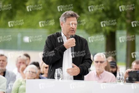 Demokratiefest zu 75 Jahren Grundgesetz in Berlin