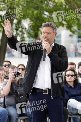 Demokratiefest zu 75 Jahren Grundgesetz in Berlin