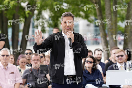 Demokratiefest zu 75 Jahren Grundgesetz in Berlin