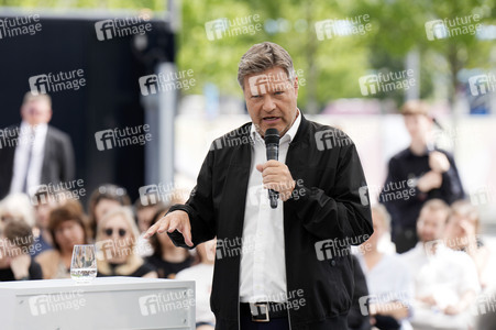 Demokratiefest zu 75 Jahren Grundgesetz in Berlin