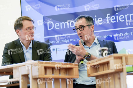 Demokratiefest zu 75 Jahren Grundgesetz in Berlin