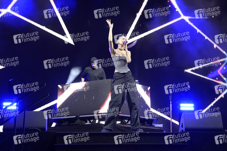 Konzert von Glasperlenspiel beim Demokratiefest zu 75 Jahren Grundgesetz in Berlin