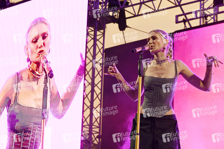 Konzert von Glasperlenspiel beim Demokratiefest zu 75 Jahren Grundgesetz in Berlin