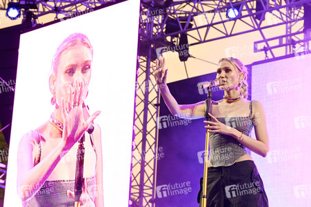 Konzert von Glasperlenspiel beim Demokratiefest zu 75 Jahren Grundgesetz in Berlin